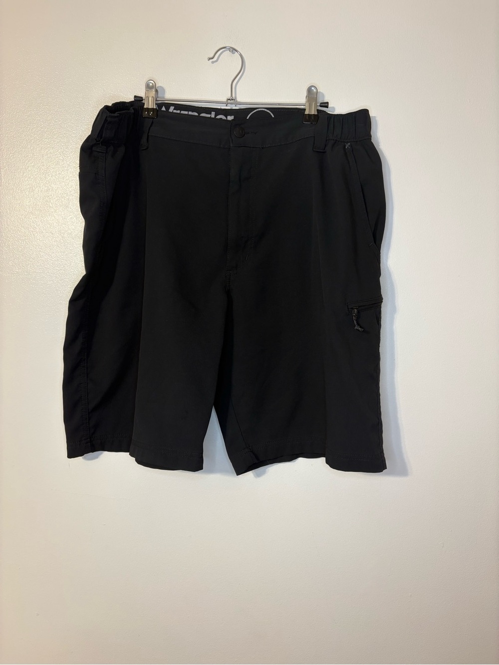 Wrangler Black Men's Cargo Shorts with Side Zip Pocket